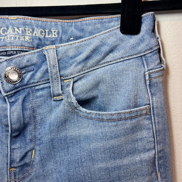 American Eagle Women's Super Super Stretch Jegging Jeans Light Blue Denim Size 4 - Picture 3 of 12